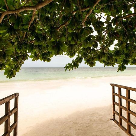 Uroa Beach Lodge Bagian luar foto
