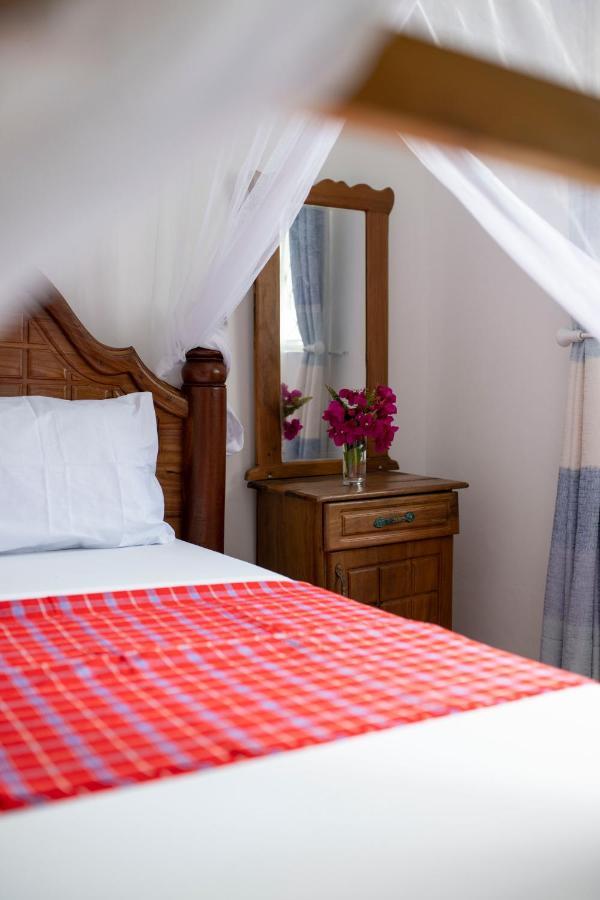 Uroa Beach Lodge Bagian luar foto