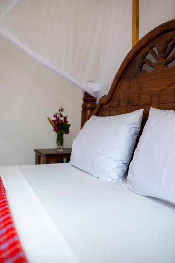 Uroa Beach Lodge Bagian luar foto